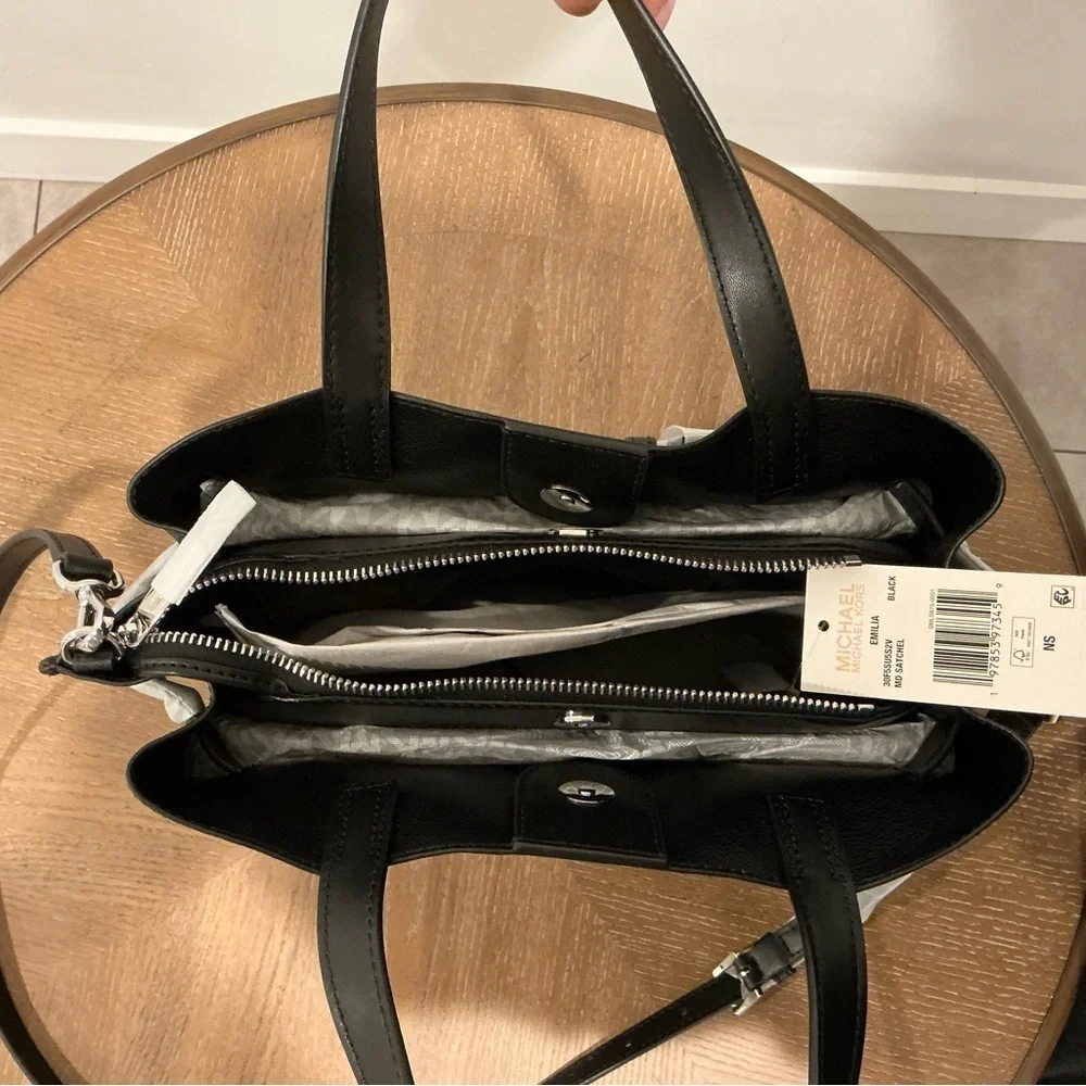 MICHAEL MICHAEL KORS Emilia Medium Signature Logo Satchel. NEW